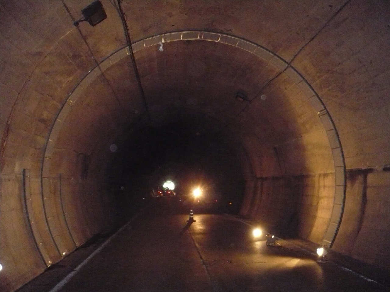 平成22年　若生子トンネル補修工事